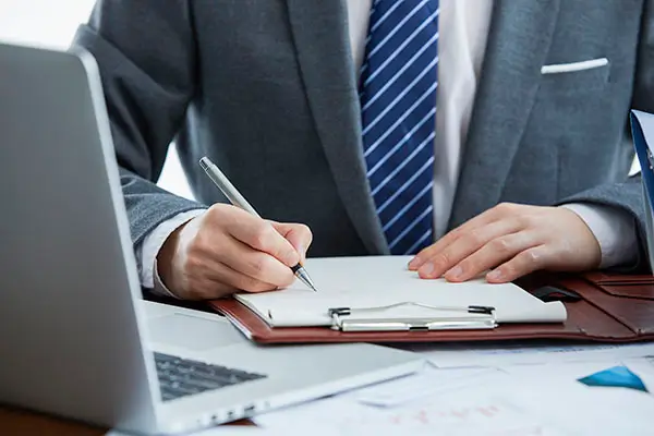 贪污违反什么法律